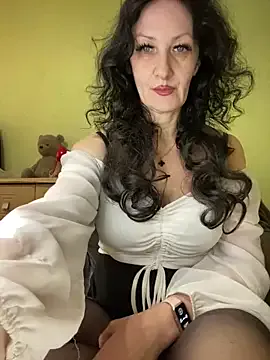 Katie-n – webcam model profile photo